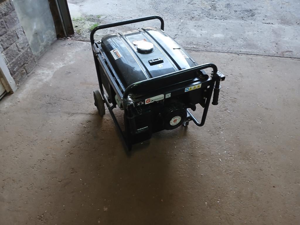 Genermore 8000ddc 6.5kva, Doe-het-zelf en Bouw, Ophalen, Gebruikt, Elektrisch startend, Benzine
