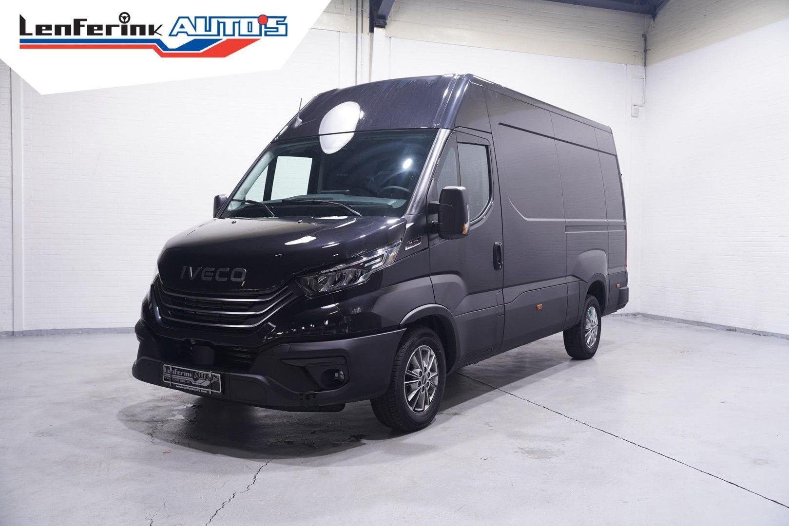 Iveco Daily 50x Voorraad diverse uitvoeringen 140/180/210 pk, Auto's, Bestelwagens en Lichte vracht, Automaat, Iveco, Zwart, Bedrijf