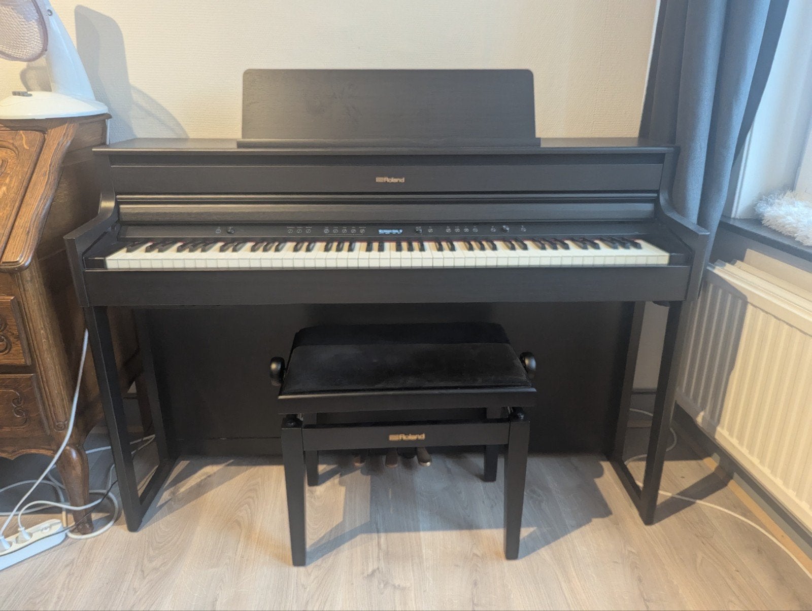 Piano numérique Roland HP704, Comme neuf, Digital, Enlèvement, Piano