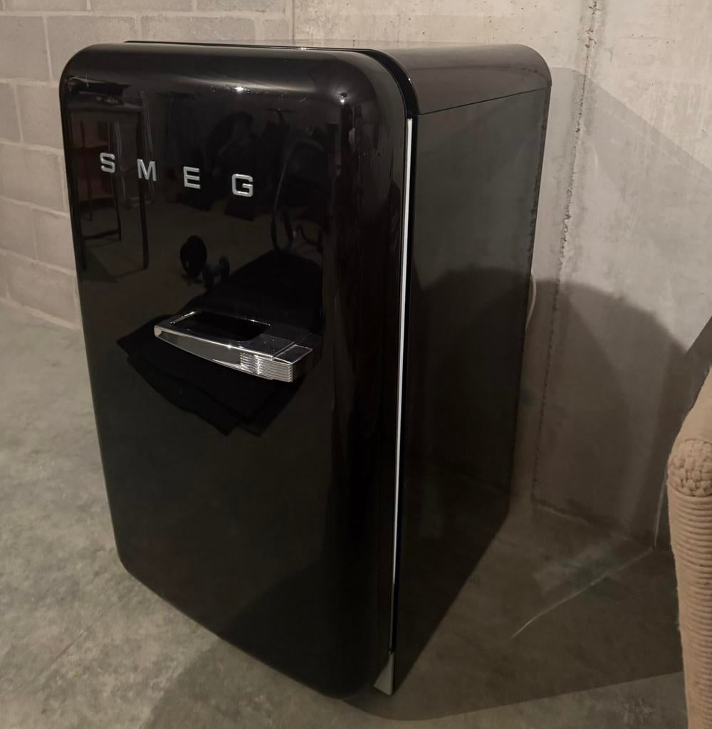 SMEG koelkast zwart, Elektronische apparatuur, Koelkasten en IJskasten, Ophalen, Zo goed als nieuw