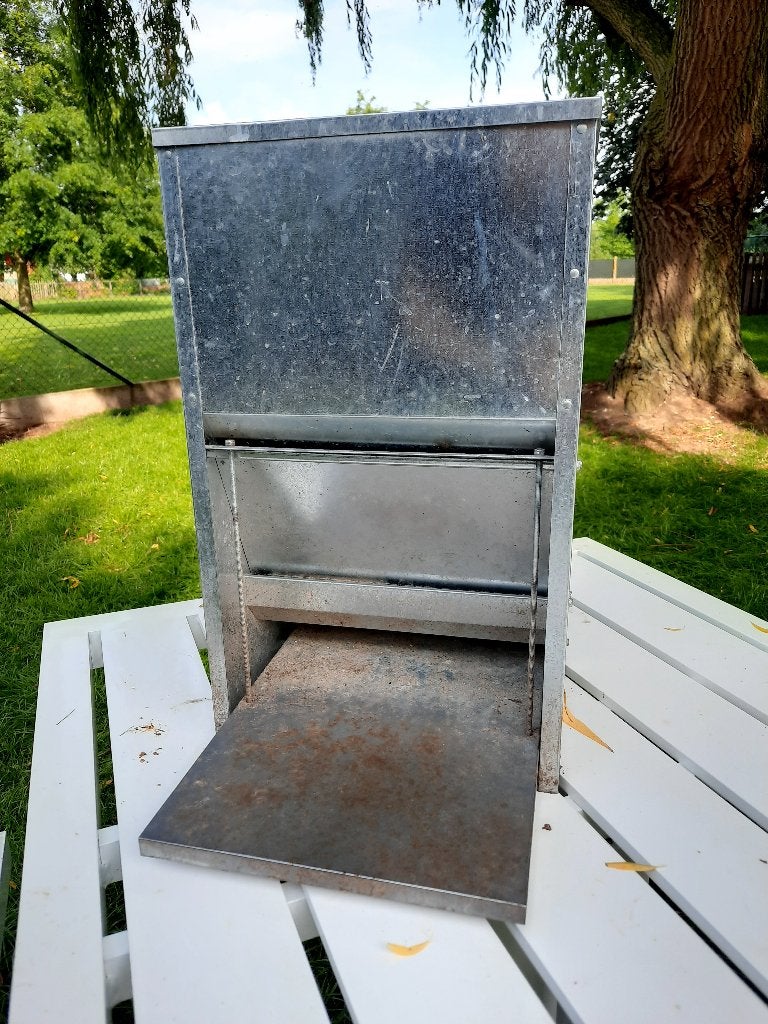 aluminium automatische voederbak, Ophalen, Zo goed als nieuw