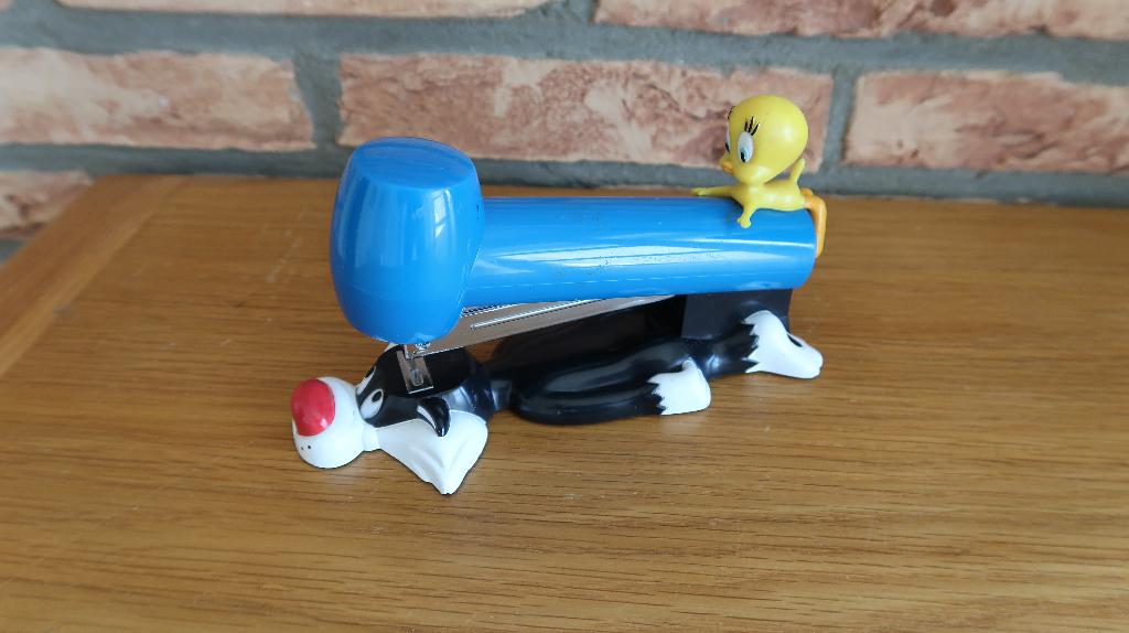 Nietmachine Tweety & Sylverster 1999 + sleutelhanger, Ophalen of Verzenden, Gebruikt