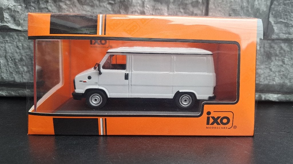 Fiat Ducato 1982 1/43éme, Hobby & Loisirs créatifs, Neuf, Enlèvement ou Envoi, Voiture, Ixo