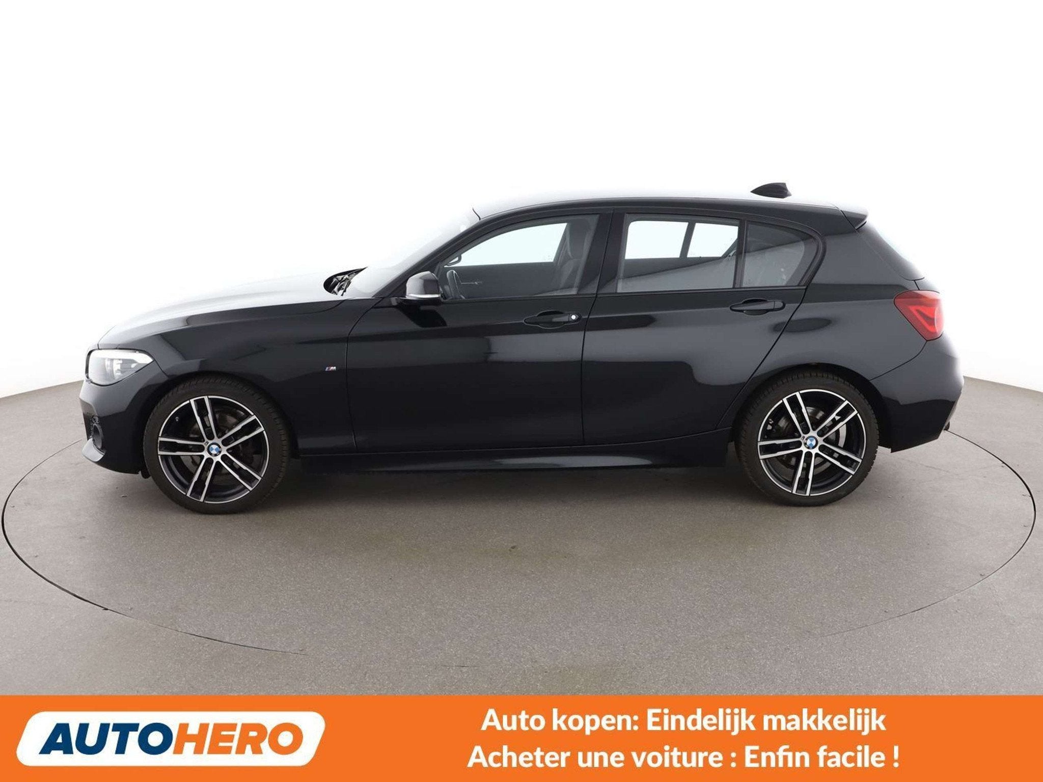 BMW 1 Serie 116 116i Edition M Sport Shadow, Autos, Boîte manuelle, Alcantara, Noir, 5 portes