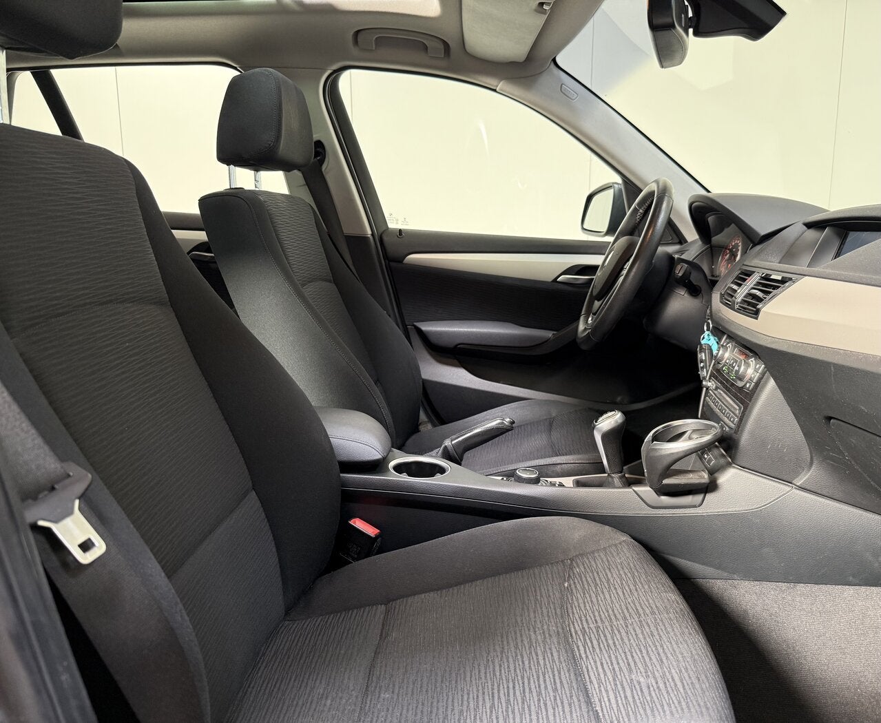 BMW X1 sDrive 16d Man. - Airco - Pano - Goede Staat!, Auto's, BMW, 1995 cc, 4 cilinders, Grijs, Particulier