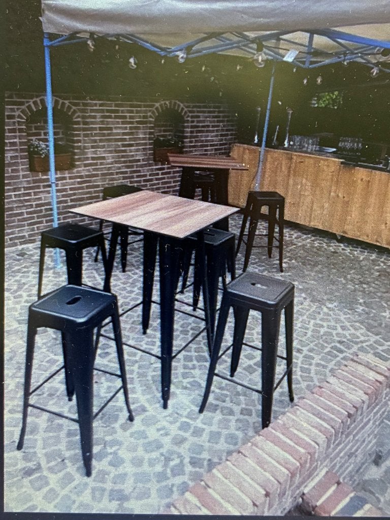 Statafels en krukken, Ophalen