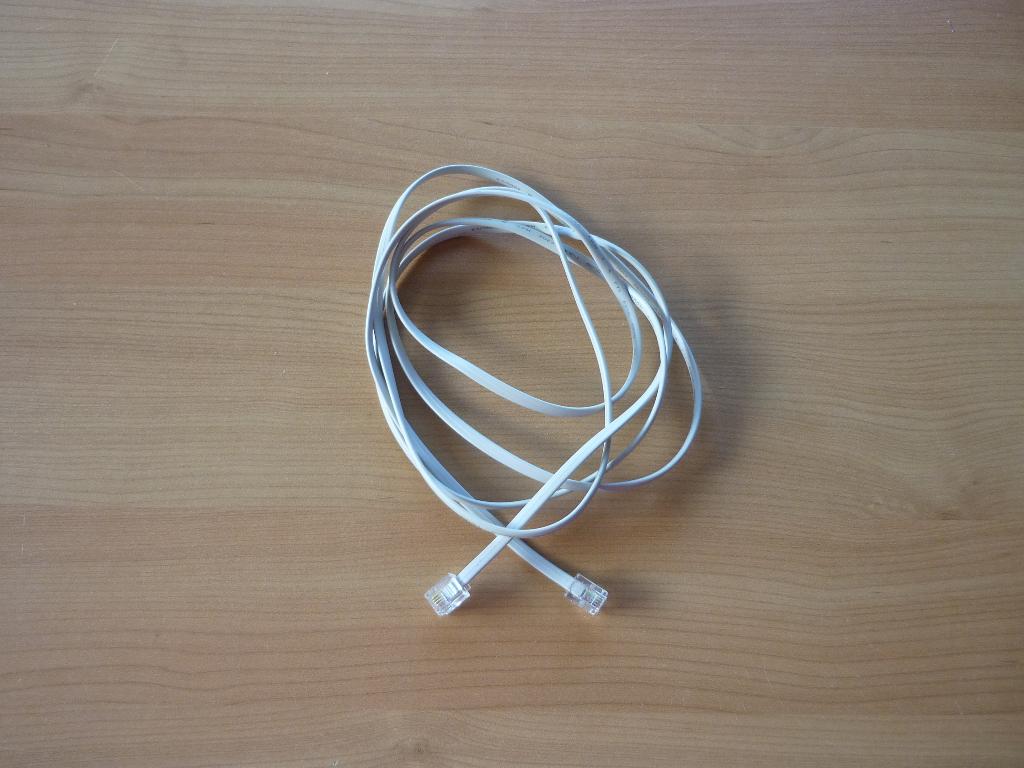 Grijze platte RJ11 6P4C internet ADSL telefoonkabel van 1,8m, Computers en Software, Pc- en Netwerkkabels, Ophalen of Verzenden