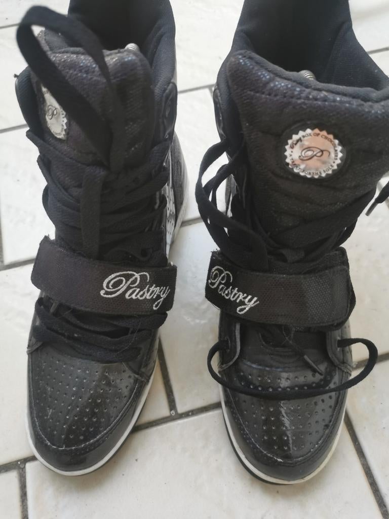 Sneaker haute entièrement en cuir verni, Enlèvement ou Envoi, Neuf