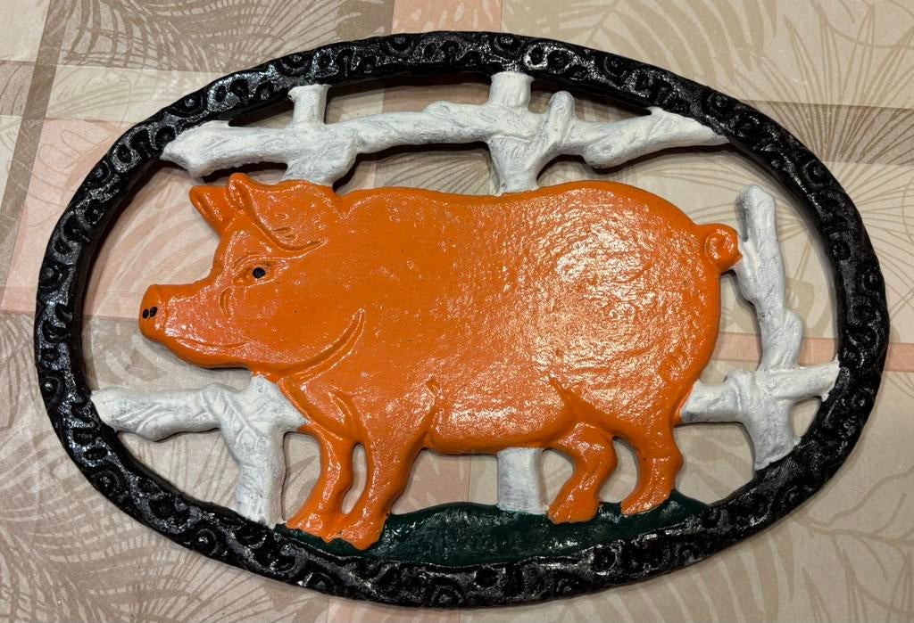 Zwaar gietijzeren ophang bord,varken 23/18 cm., Huis en Inrichting, Woonaccessoires | Tekstborden en Spreuken, Ophalen of Verzenden