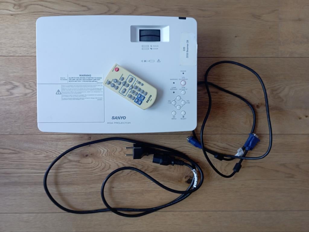 Vidéoprojecteur Sanyo, Enlèvement, Utilisé