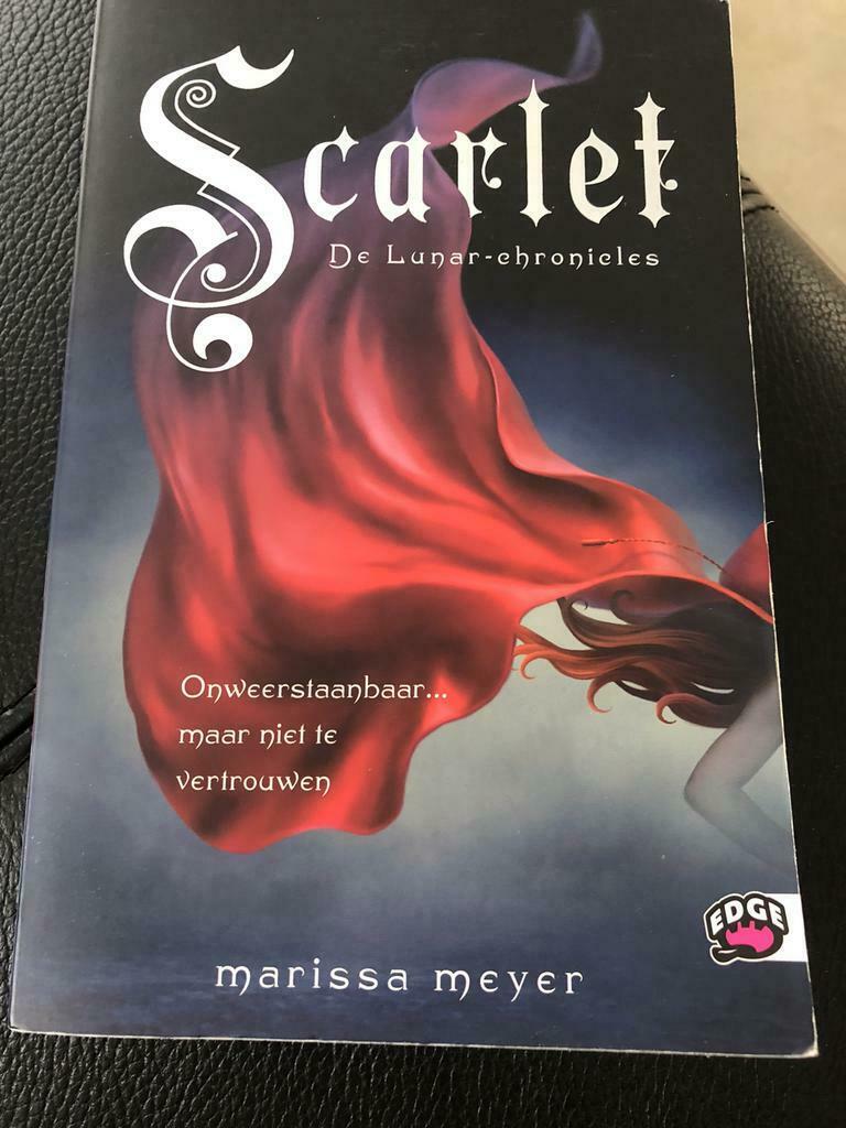 Marissa Meyer - De Lunar chronicles Scarlet, Boeken, Gelezen, Marissa Meyer, Ophalen of Verzenden