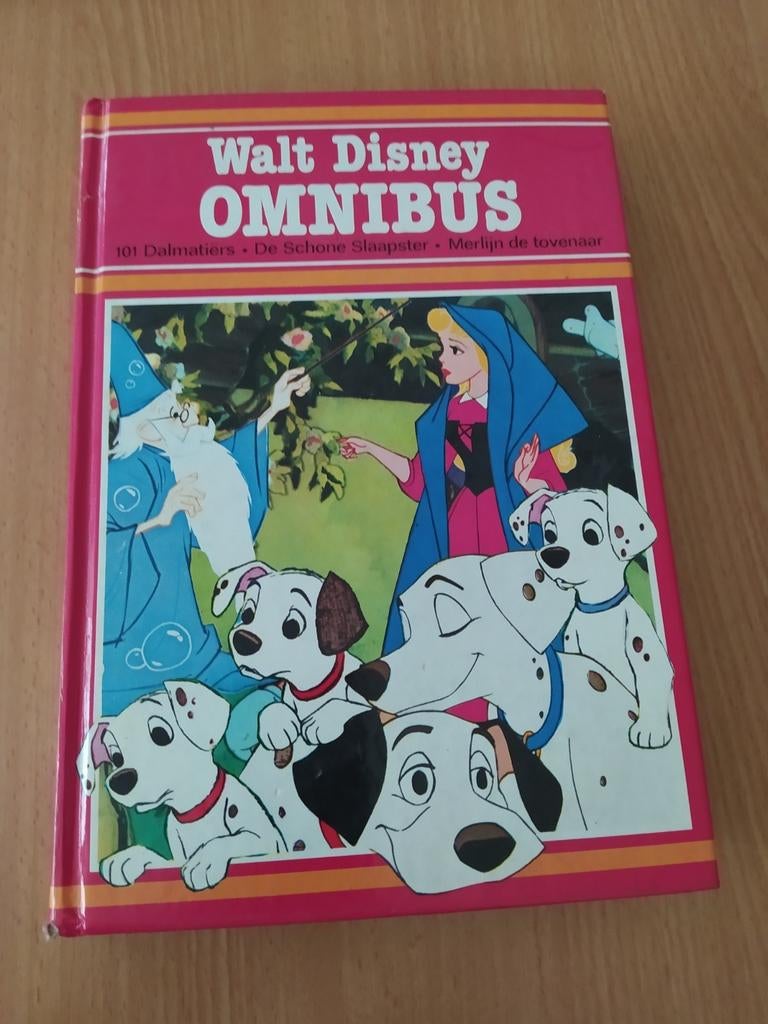 Walt Disney _sprookjes omnibus - nieuwstaat, Boeken, Ophalen of Verzenden, Zo goed als nieuw