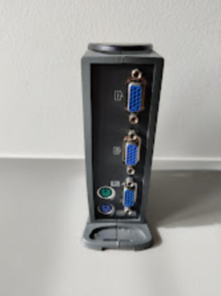 KVM switch VGA met 2 poorten, Computers en Software, Pc- en Netwerkkabels, Gebruikt, Ophalen of Verzenden