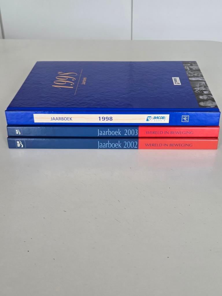 3 jaarboeken 1998,2002,2003, Boeken, Ophalen of Verzenden, Zo goed als nieuw