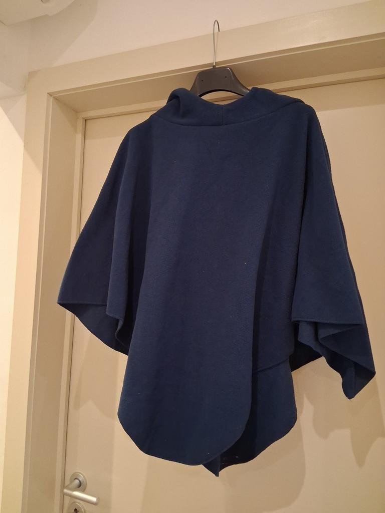Poncho bleu, Enlèvement ou Envoi, Porté, Bleu