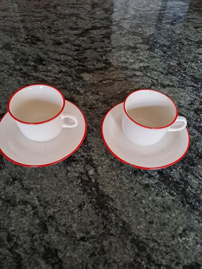 2 kleine koffietasjes met onderbord, Ophalen