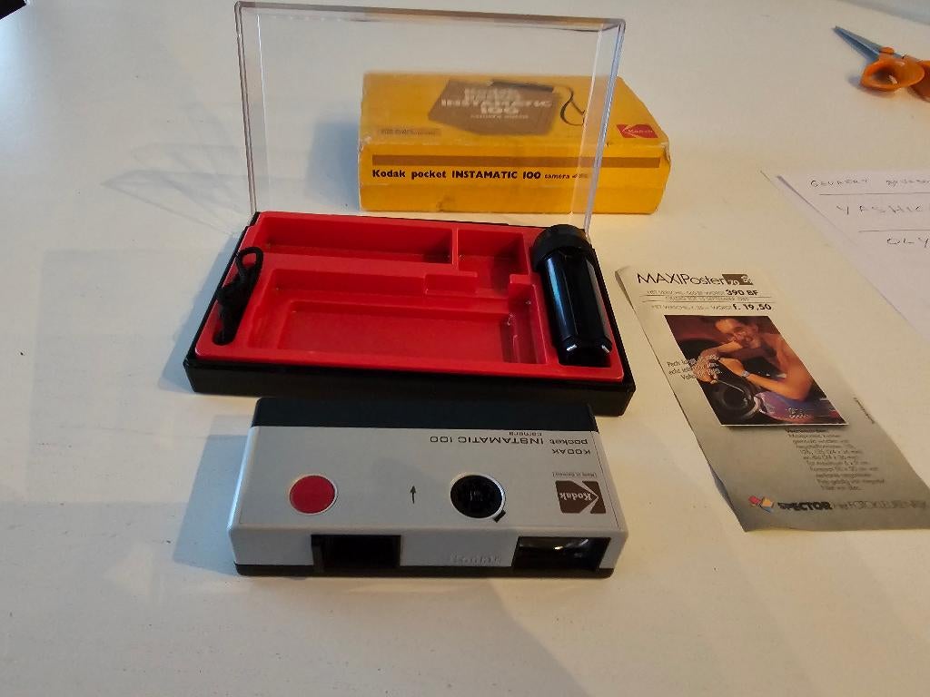 Kodak pocket INSTAMATIC 100  camera outfit, Enlèvement ou Envoi, Kodak