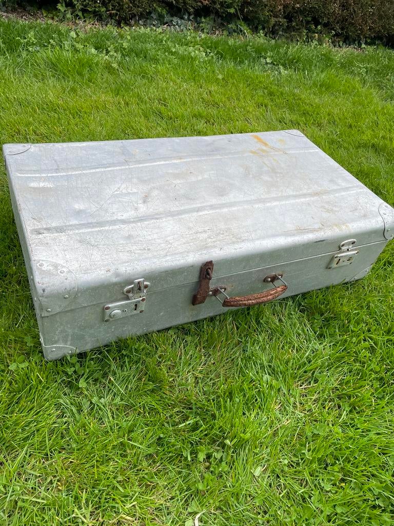 Ancienne valise belle patine pour déco