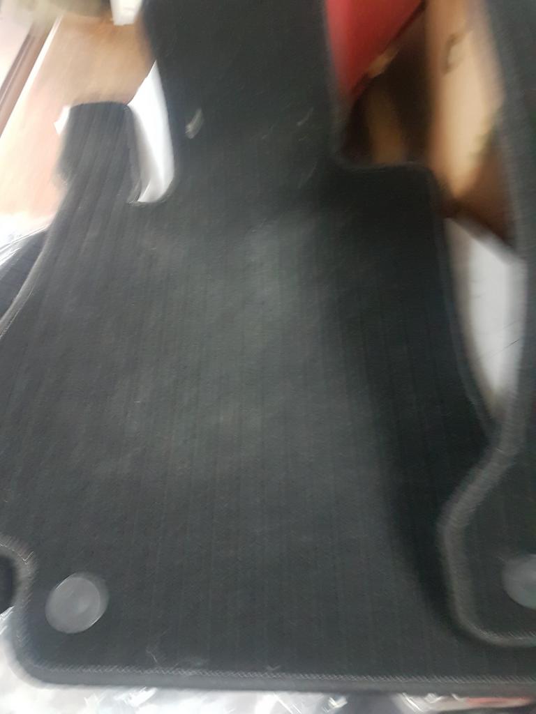 Tapis Mercedes Classe E 300 DE, Autos : Divers, Tapis de voiture, Enlèvement, Comme neuf