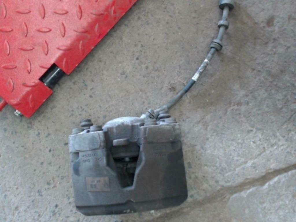 etrier  avant gauche  audi A5 8t  /22351510, Ophalen, Audi
