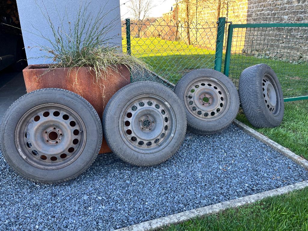 Pneus neige KLEBER Krisalp HP3 SUV 215/65 R 17 99V., Autos : Pièces & Accessoires, Pneus & Jantes, Enlèvement, Utilisé, Véhicule tout-terrain