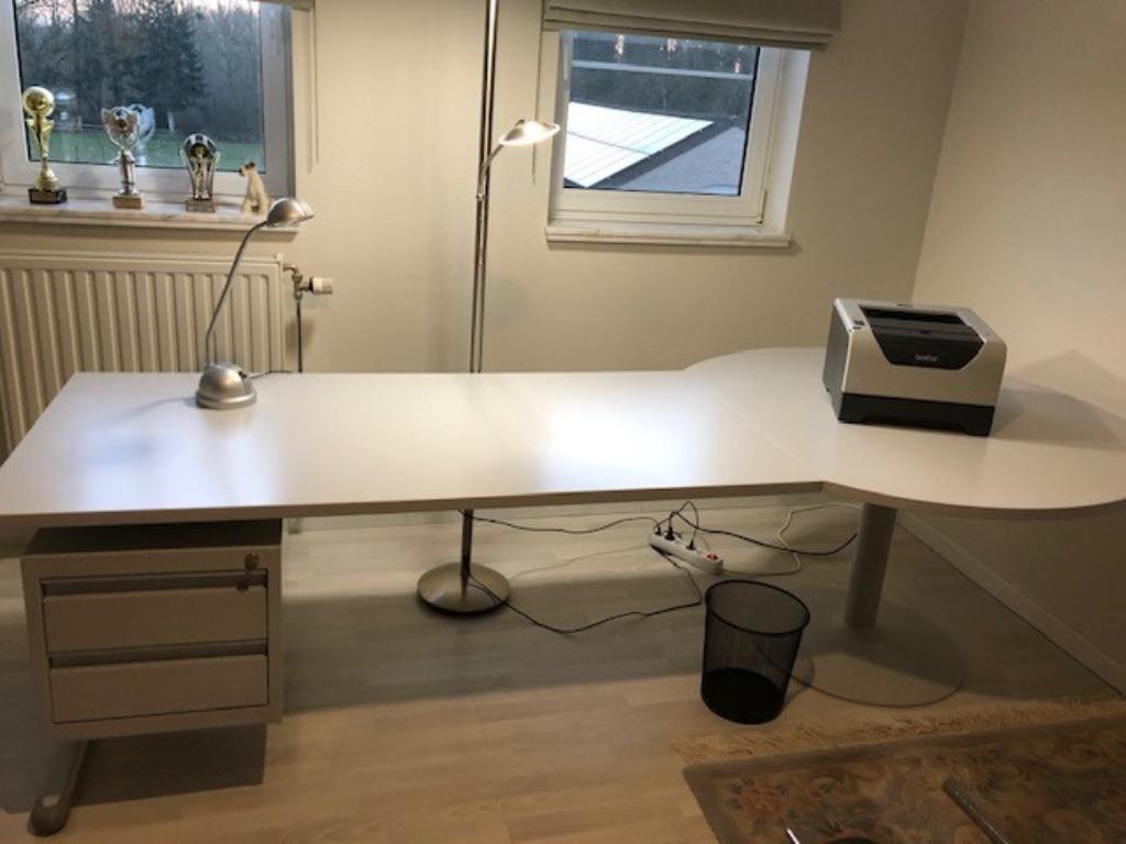 Mooi modern bureaumeubel, Huis en Inrichting, Bureaus, Modern, Ophalen, Zo goed als nieuw