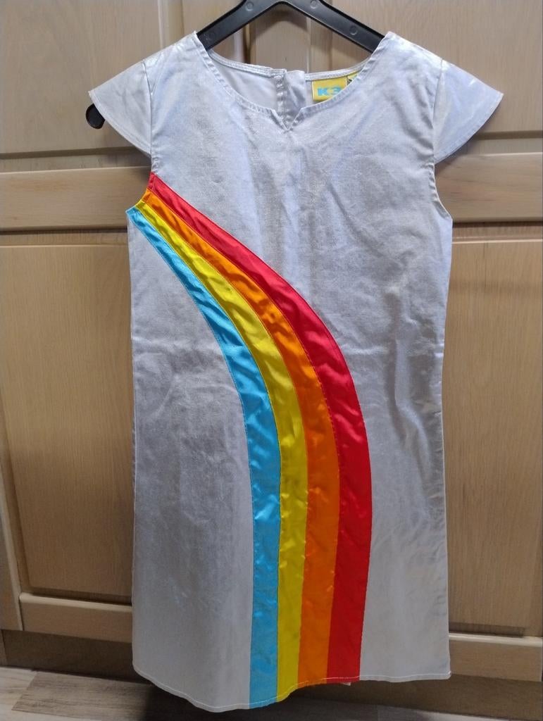K3 regenboogjurk maat 152, Kinderen en Baby's, Carnavalskleding en Verkleedspullen, Ophalen, Zo goed als nieuw, 146 t/m 152, Meisje