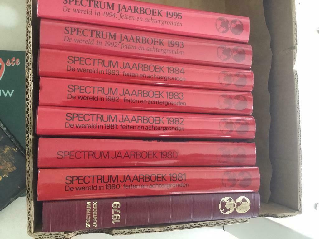 Lot spectrums wegens leeghalen notarishuis, Boeken, Ophalen