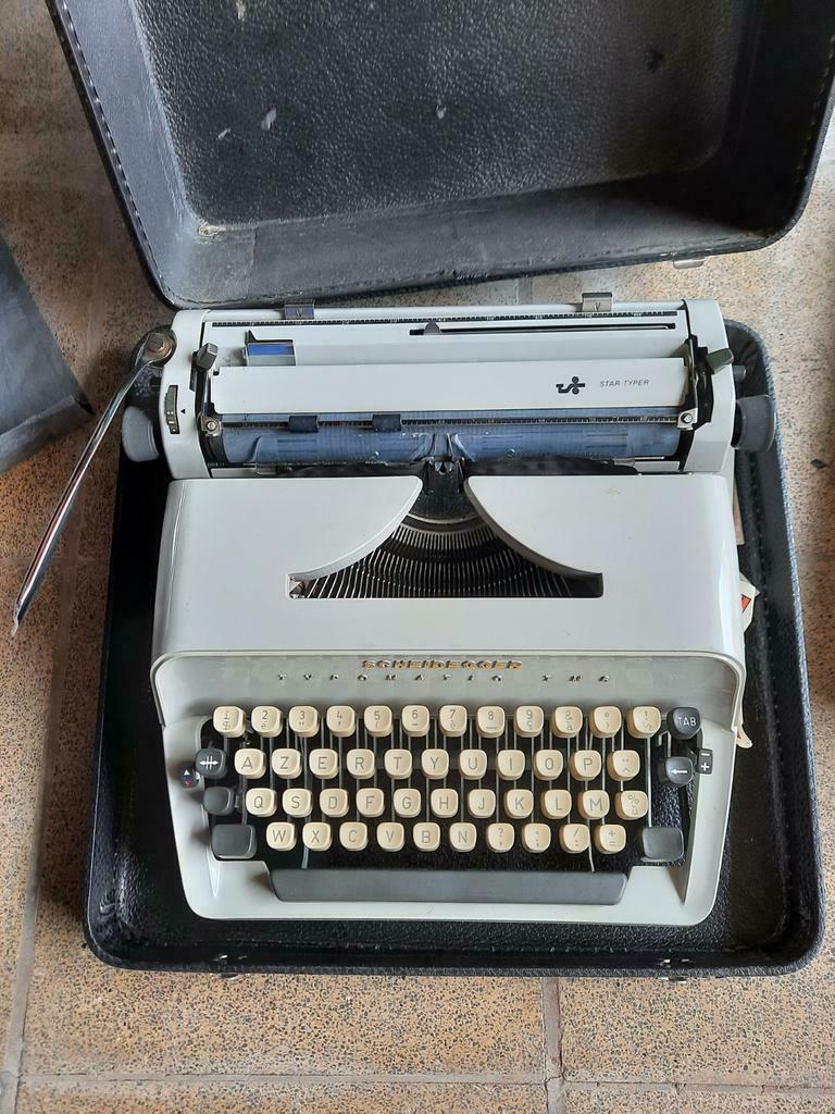 Schrijfmachine in draagtas , merk Scheidegger, Enlèvement ou Envoi, Utilisé
