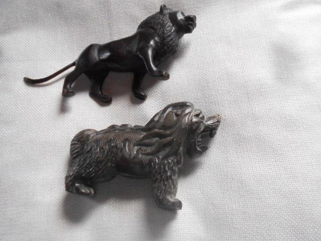 1 vache sacrée et 4 lions d'Afrique et d'asie, Collections, Enlèvement ou Envoi, Comme neuf, Animal sauvage, Statue ou Figurine