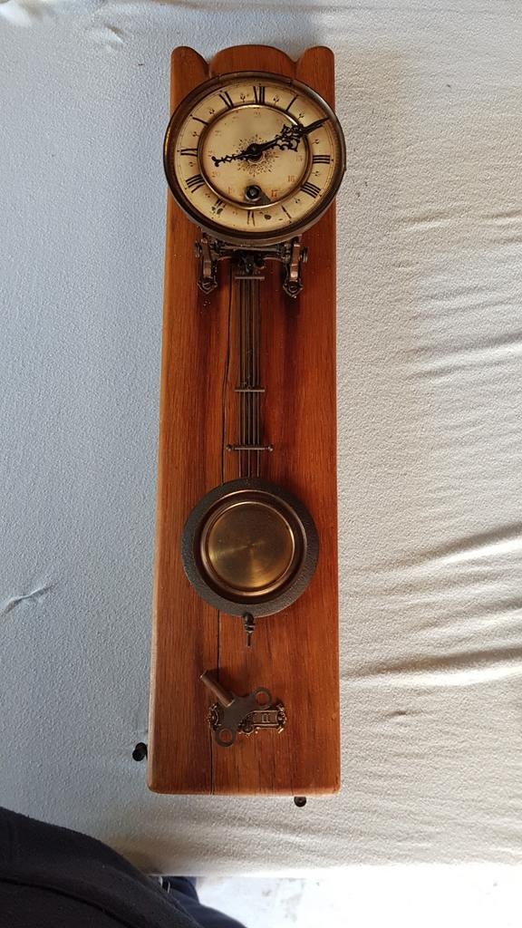 Ancienne pendule, Enlèvement