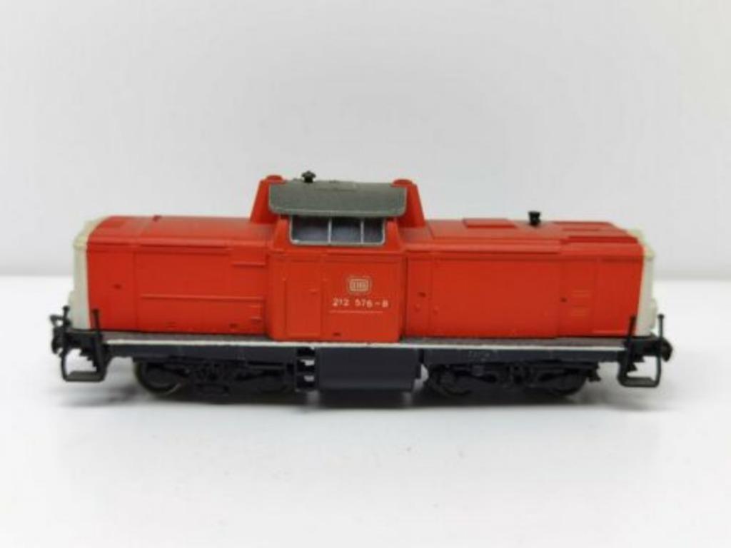 Locomotive Diesel BR2125768 DB 1/87 HO FLEISCHMANN Germany, Enlèvement ou Envoi, Utilisé, Locomotive, Fleischmann