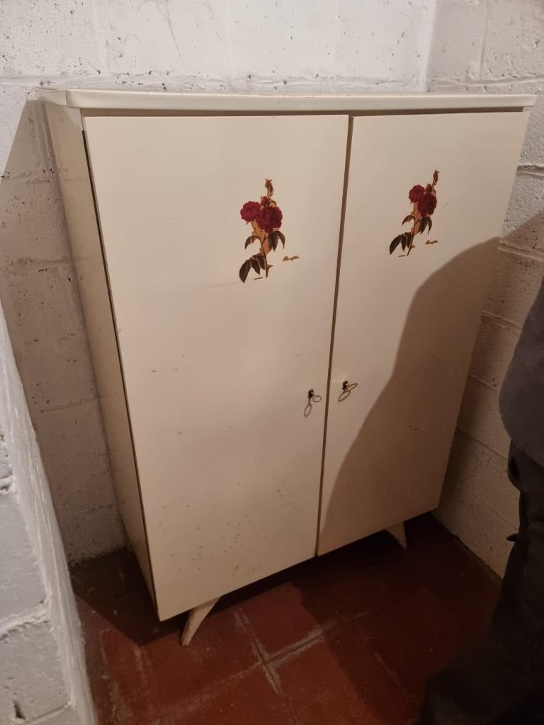 Oude vintage kinderkleerkast wit, Ophalen