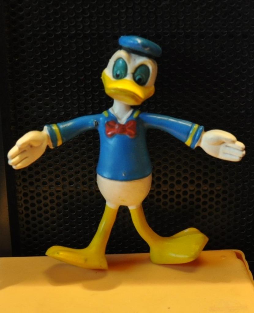 figurine Donald brabo walt disney production, Enlèvement ou Envoi, Donald Duck, Utilisé, Statue ou Figurine