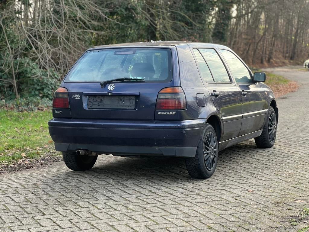 Volkswagen Golf 3 1.8 Benzine Automaat 165000 km 1000€, Auto's, Automaat, Blauw, Bedrijf, Berline