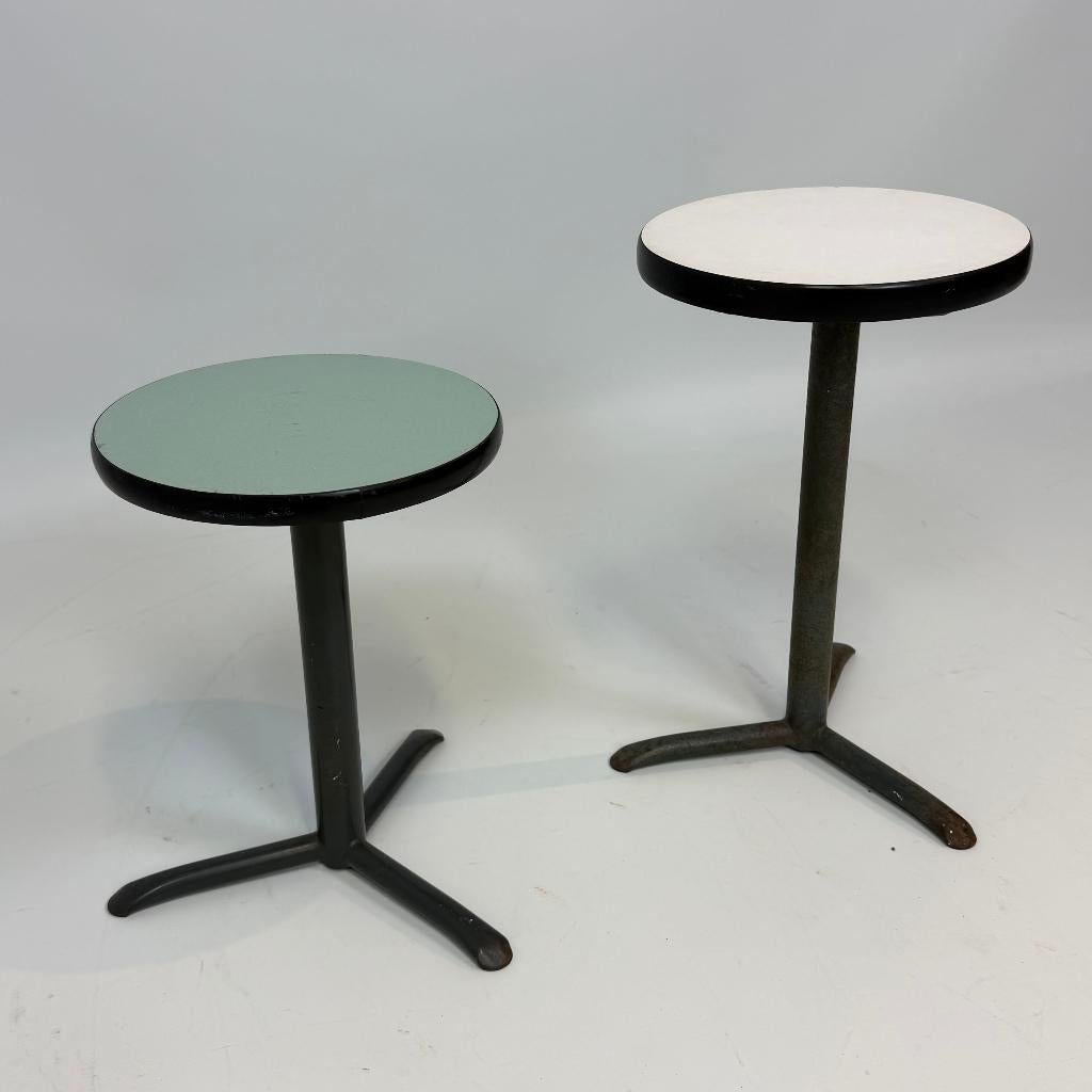 Tables d'appoint industrielles, Enlèvement ou Envoi