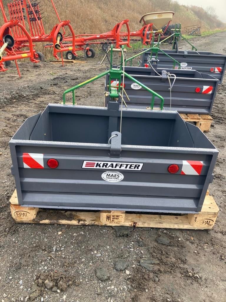 Godet hydraulique 120 avec mini-valve de tracteur Kraffter, Pâturage, 4 chevaux ou poneys ou plus