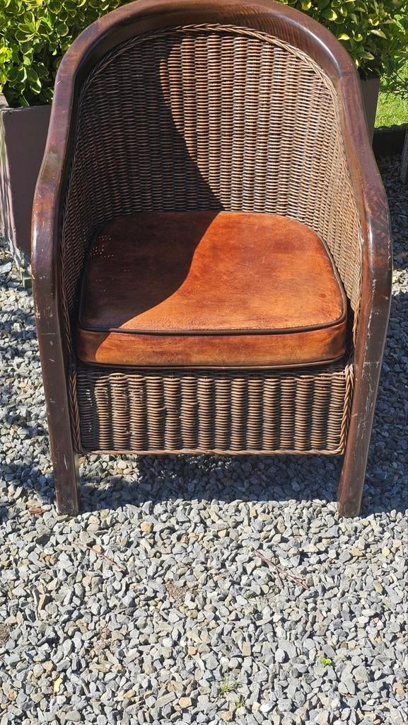 Très beau fauteuil osier et cuir, Enlèvement