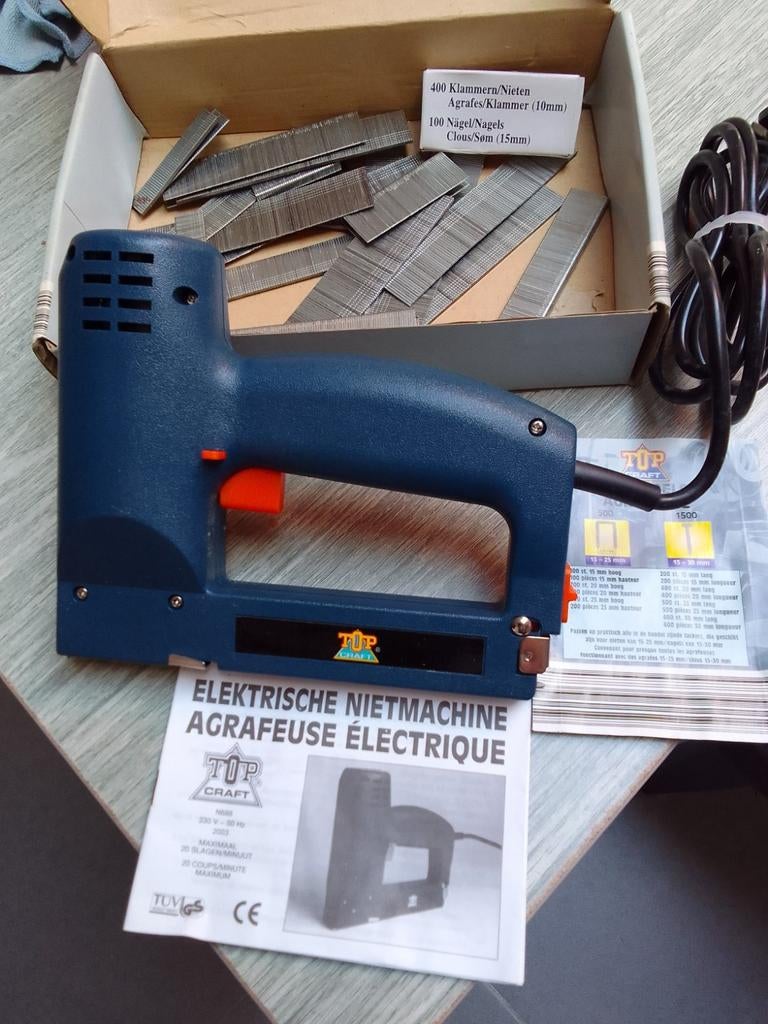 Elektrische nietjes en nagel schieter (splinter nieuw), Doe-het-zelf en Bouw, Ophalen, Zo goed als nieuw