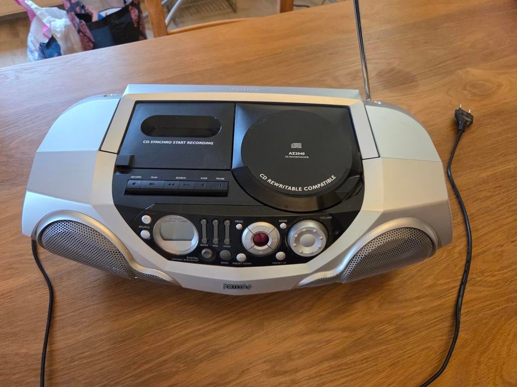 Radio cassette cd Philips AZ2040 en excellent état, Ophalen, Zo goed als nieuw, Radio, Met cd-speler