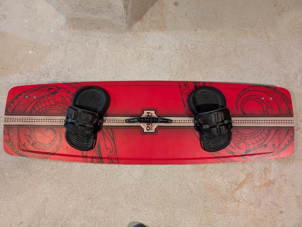 Naish Hero kiteboard twin tip, Watersport en Boten, Twintip, Ophalen, Zo goed als nieuw, Kiteboard