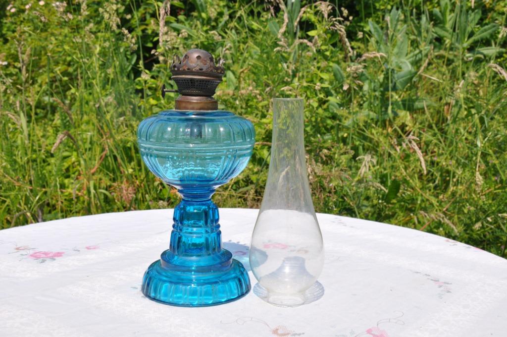 lampe au petrole en verre bleu, Enlèvement ou Envoi