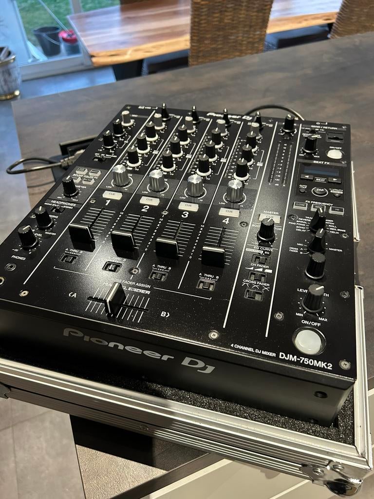 Table de mixage djm 750mk2 pioneer meegpannel Dj pro, Enlèvement, Comme neuf
