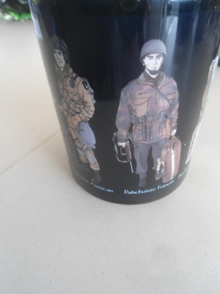 MUG OVERLORD NORMANDY PAIR 1944, Envoi, Armée de terre, Objet d'art