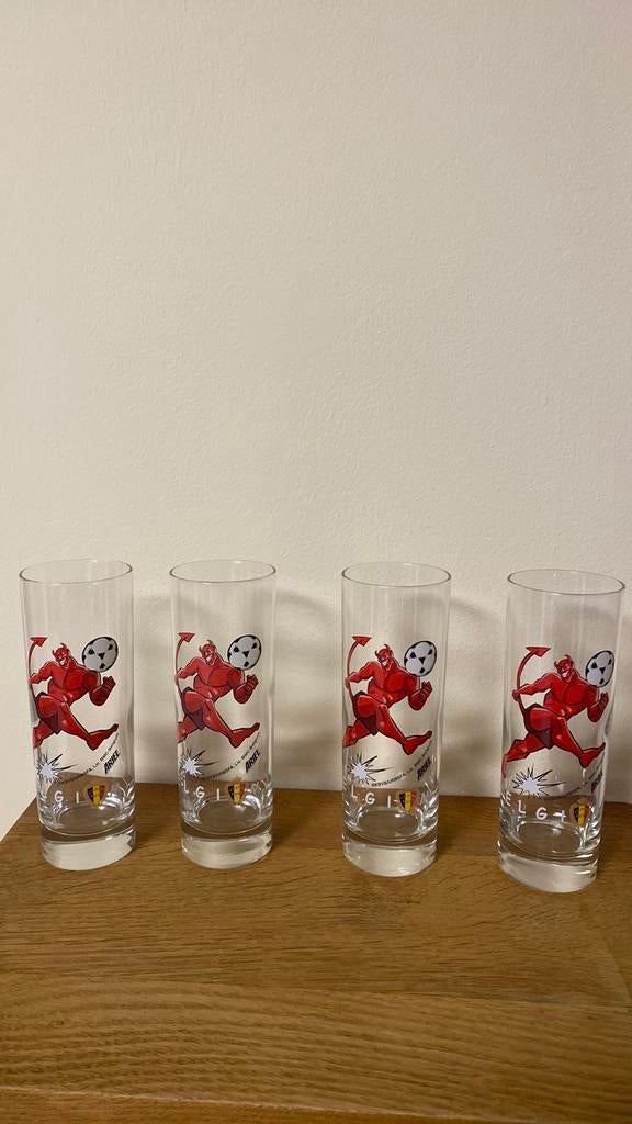 Lot de 4 ancien rare verres les diables rouges, Collections, Neuf