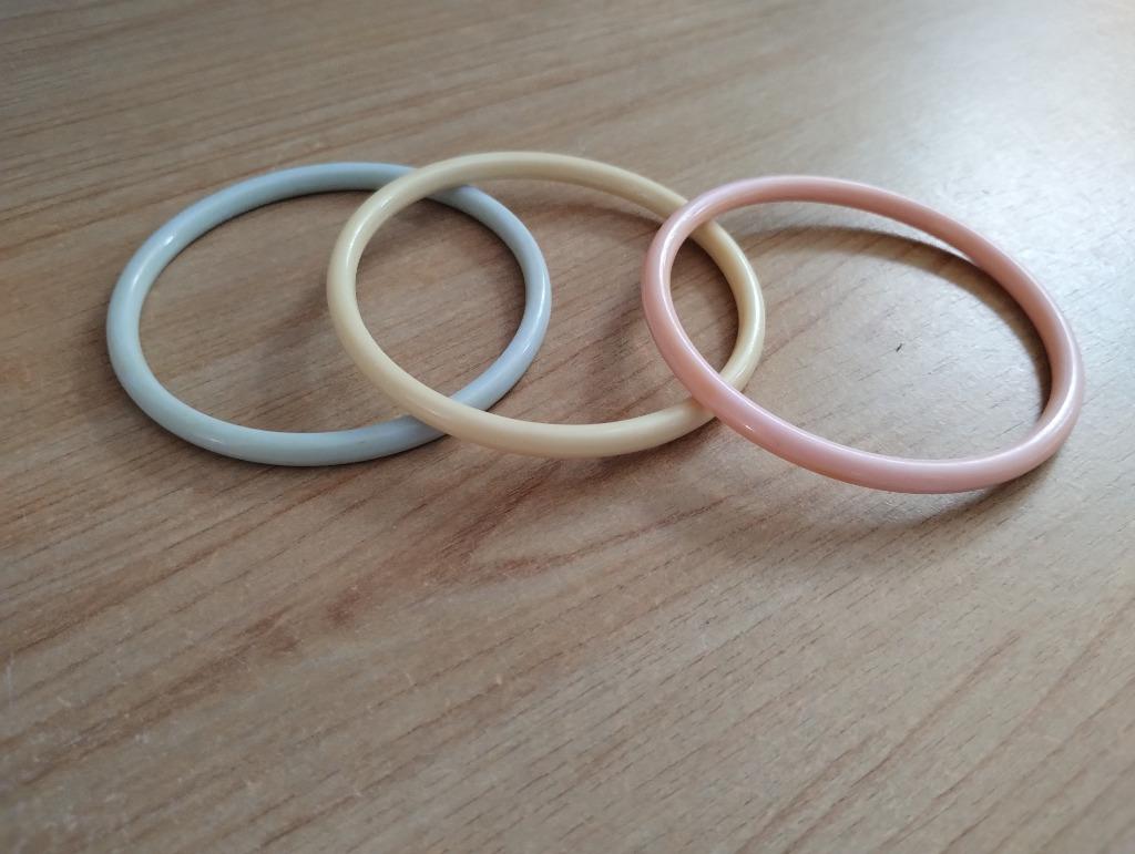 3 harde armbanden, Handtassen en Accessoires, Armbanden, Ophalen of Verzenden, Zo goed als nieuw, Overige kleuren, Kunststof of Plastic
