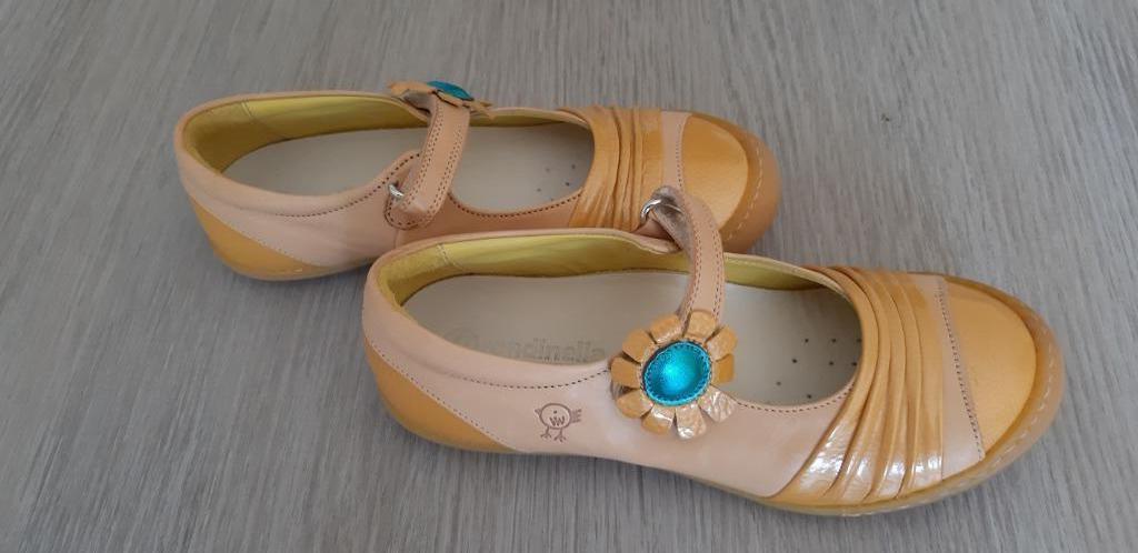 gele lage schoenen Rondinella 30 nieuwstaat, Enfants & Bébés, Vêtements enfant | Chaussures & Chaussettes, Neuf, Enlèvement ou Envoi