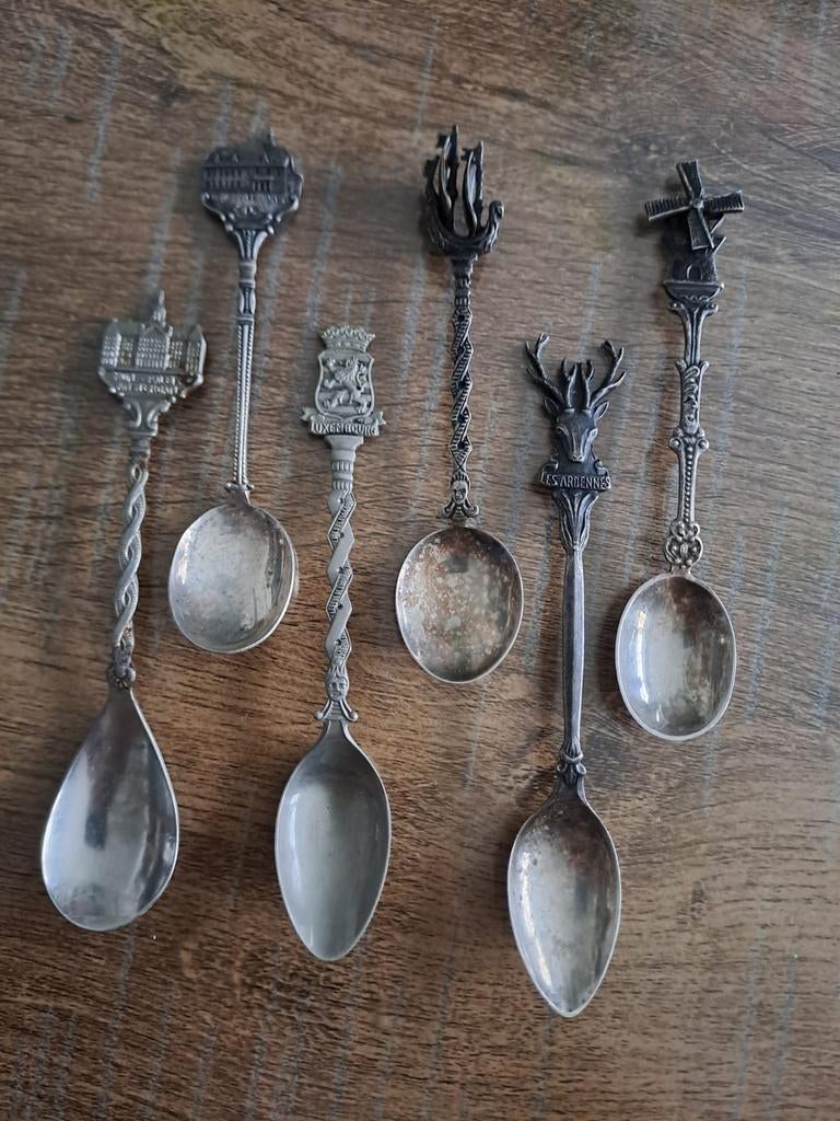 Lot De 6 Cuilleres De Collection En Metal Diverses