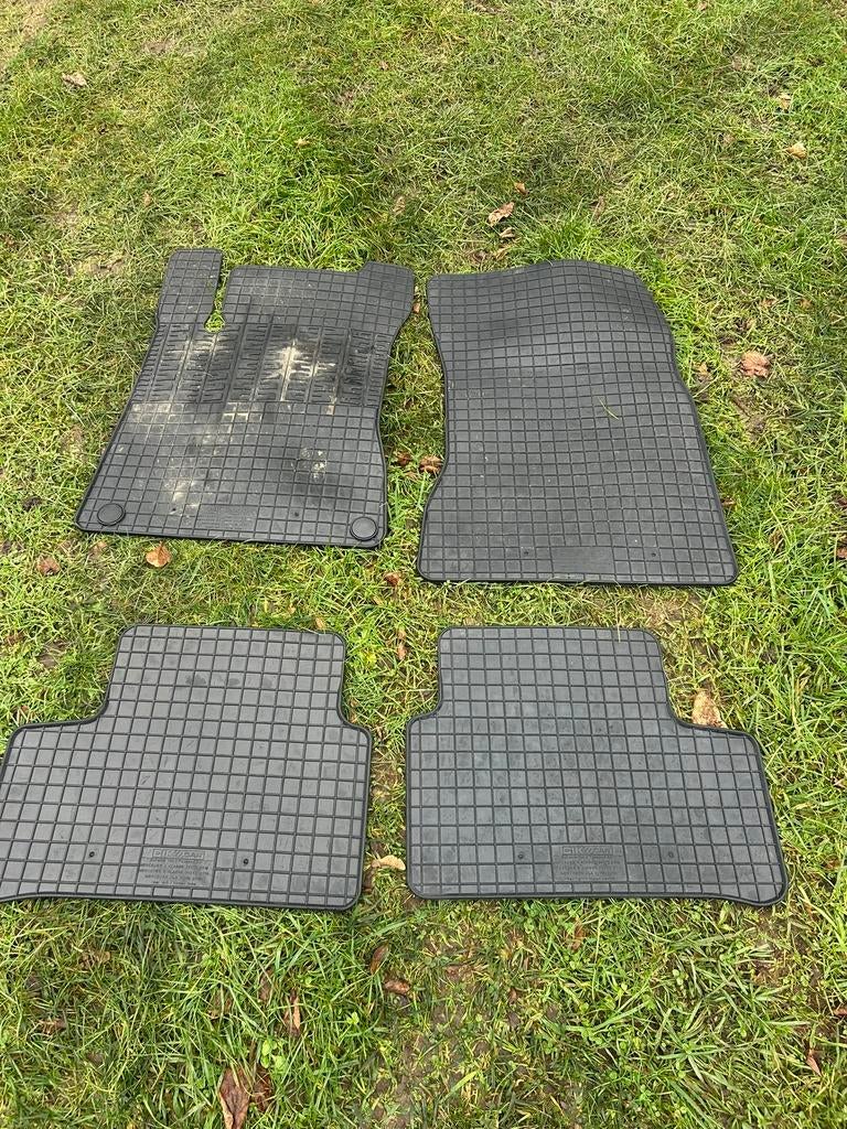 Kit de tapis en caoutchouc (Mercedes A250e)., Autos : Divers, Tapis de voiture, Enlèvement, Utilisé