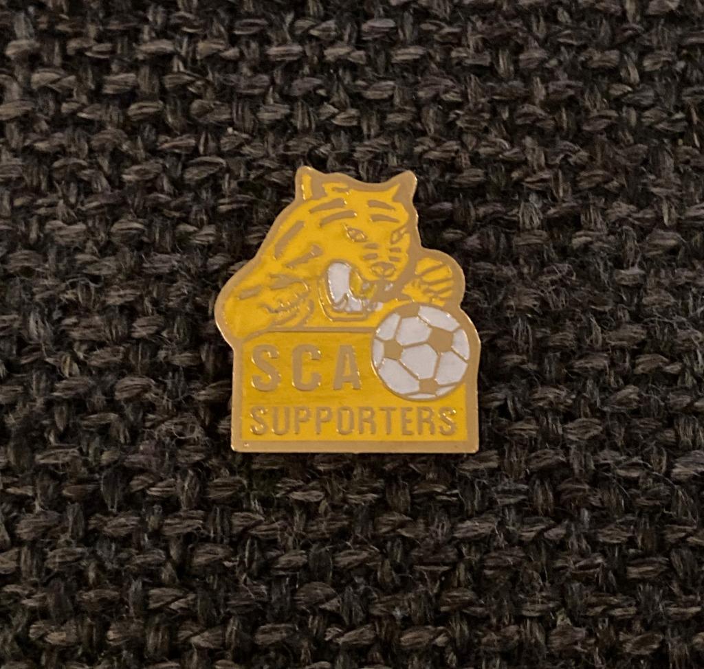 PIN - SCA SUPPORTERS - FOOTBALL - VOETBAL, Verzenden, Gebruikt, Sport, Speldje of Pin